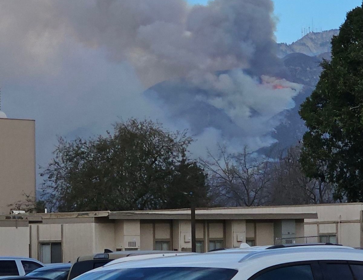 Image: Eaton wildfire in California burns on hillside behind City of Hope campus.